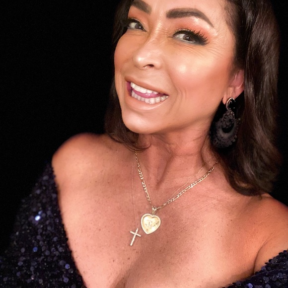 Meet your Posher, Adornage by Oliva Peña - Picture 3 of 5